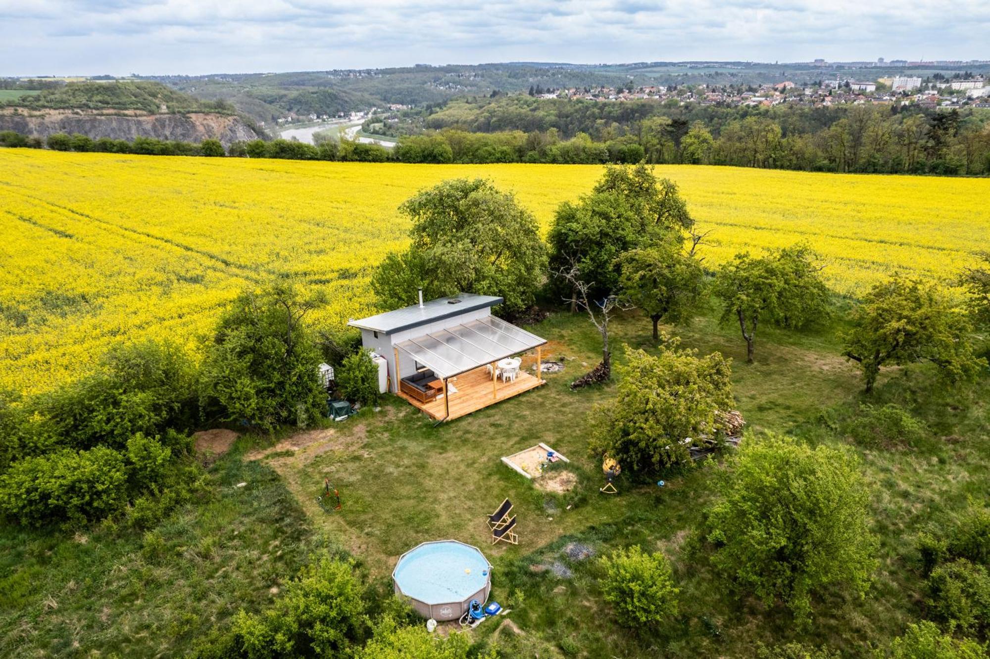 Tiny House - Chatka V Rezi U Prahy Husinec  Dış mekan fotoğraf